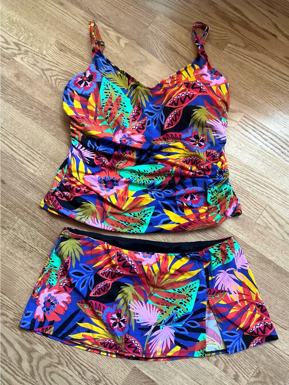 Colorful Tropical Tankini Set - Vibrant Floral Print 🏖️😎